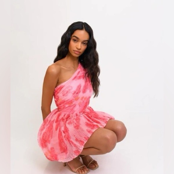 Hutch One-Shoulder Floral Plisse Romper - Picture 4 of 8